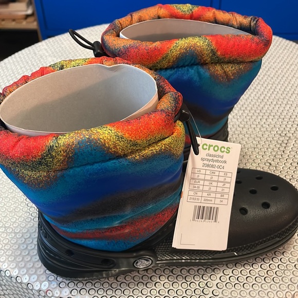 Brand new children’s Sherpa lined croc boots. - Picture 2 of 4